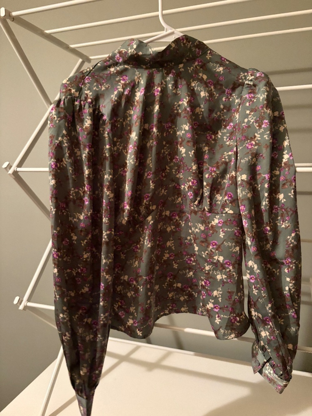 floral blouse - Picture 1 of 3
